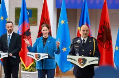 Lamallari dhe Kumbaro mbajnë “peng” shkarkimin e të korruptuarit Ilirjan Mandro, kush e sponsorizon Rektorin e…