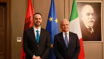 Lamallari pret në Tiranë homologun italian, fokus te siguria dhe integrimi europian