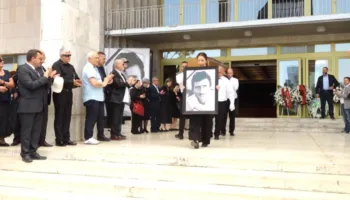 Lamtumirë Birçe Hasko, përcillet mes nderimesh për në banesën e fundit aktori që la gjurmë në kinemanë shqiptare