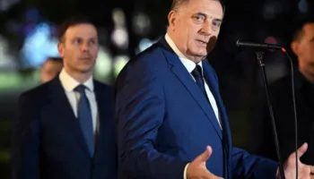 Largimi Schmidt nga posti i përfaqësuesit të lartë në Bosnje dhe Hercegovinë, fshehja nën maskën e dorëheqjes