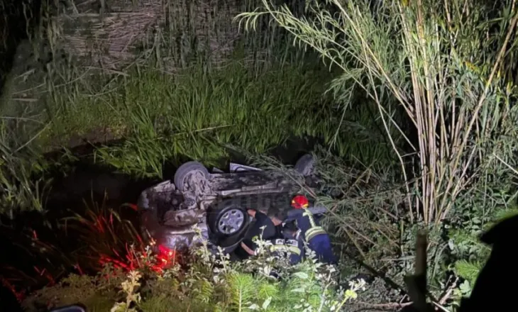 Lezhë, makina del nga rruga dhe përfundon përmbys në kanal