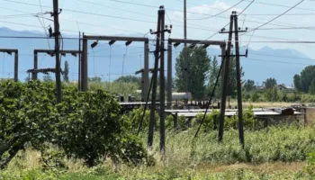 Lezhë/ Telat elektrikë kërcënim për jetën në rrugën Rrilë-Tale! OSHEE: Linja u ndërtua privatisht, do e rregullojmë