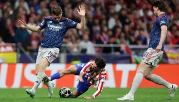 Live ARSENAL-ATLETIKO/ Shpërthen festa në Londër, Saka kalon në avantazh “topçinjtë”