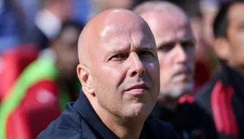 Liverpul ndan rrugët me Arne Slot, Iraola në ‘Pole Position’
