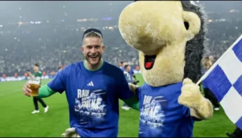 Loris Karius, ylli i Schalke 04, kthehet në Bundesligë, në pritjë të fëmijës së dytë dhe merr dedikimin nga Diletta