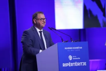 “Lufta kundër korrupsionit…”/ Deputeti grek sjell mesazhin e Mitsotakis në Kuvendin Kombëtar të PD: Mbështesim…