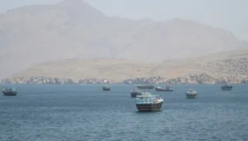 Lufta në Lindjen e Mesme, SHBA paralajmëron Iranin: Ngushtica e Hormuzit duhet të hapet deri në verë, përndryshe…