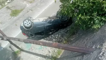 Makina përfundon në përroin e Zaranikës në Elbasan