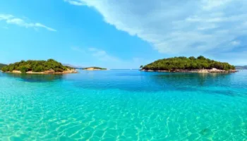 “Maldivet” e Europës? Revista Amerikane vendos Ksamilin mes plazheve më të bukura “sekrete” në botë