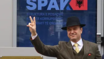 Malltezi: Tokat duhet t’i ndajë Edi Rama, nuk shkon te pronari se duhet ta vjedhi Carlo