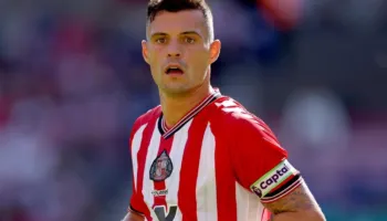 “Man. United duhet të transferojë Xhakën. Ai është një lider i lindur dhe i transformon ekipet”