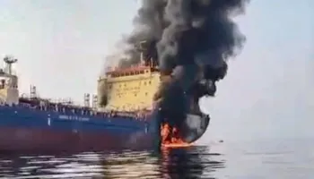 “Marinarët janë viktimat e pafajshme të Hormuzit”, dëshmia e të mbijetuarit pas goditjes së anijes: Thuajse humba ndjenjat