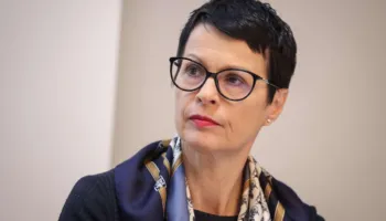 Marta Kos vizitë në Prishtinë, komisionerja e zgjerimit takohet të premten me Haxhiun dhe Kurtin  