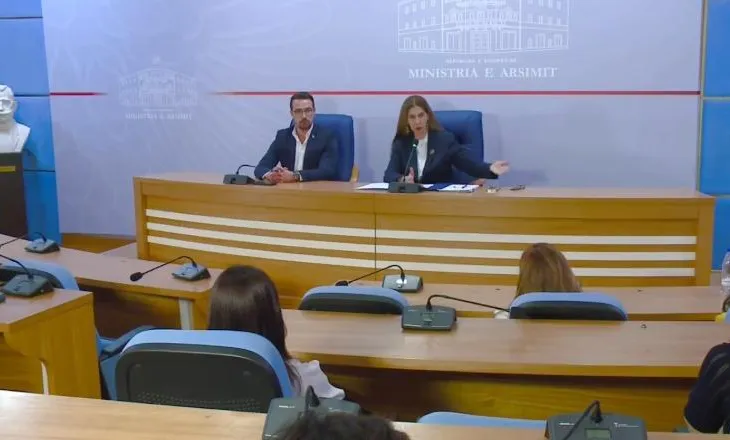 Matura shtetërore, apeli i ministres Kumbaro: Mosrespektimi i rregullores ju penalizon! Përjashtoheni nga provimi…