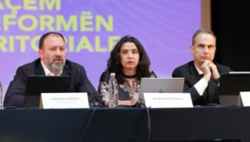 Mazhoranca dhe opozita bëhen bashkë në Vlorë për Reformën Territoriale, Mazniku: Duhet të sigurohemi që bashkitë të funksionojnë. Boçi: Të përmirësojmë gabimet e 2014