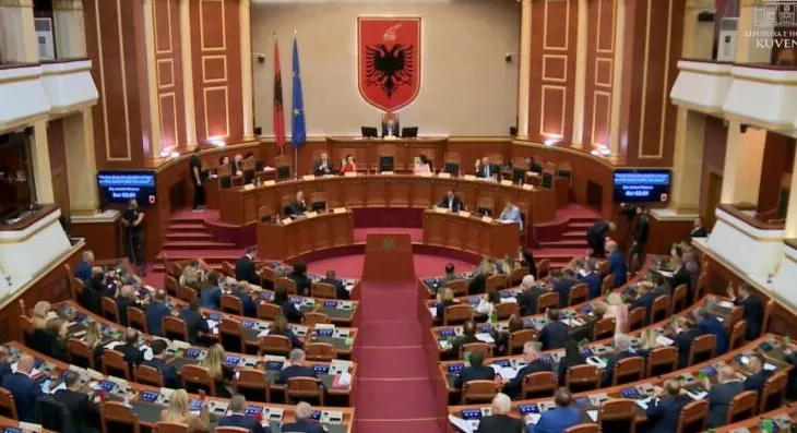 Mazhoranca rrëzon opozitën, socialistët refuzojnë kërkesën e PD për interpelancë me Ramën