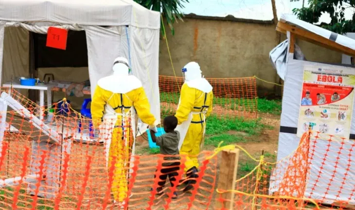 Mbi 1 mijë raste të dyshuara të Ebolës në Kongo dhe frika e një përhapjeje të madhe, Uganda mbyll kufijtë