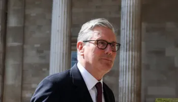 Mbi 80 deputetë kërkojnë largimin e Keir Starmer, 103 nënshkruajnë mbështetje për kryeministrin: Nuk është koha për polemika