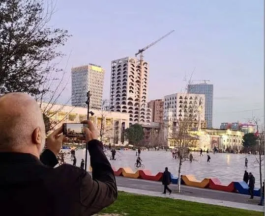Mbi normat e OBSH, nga “Pazari i Ri” tek “21 Dhjetori”, zhurma e ndërtimeve pushton Tiranën
