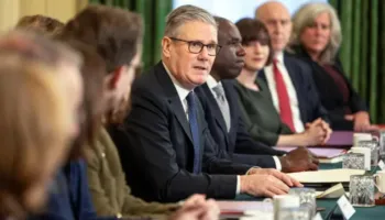 Mblidhet sot kabineti, Starmer nën presion për dorëheqje, përballet me ministrat