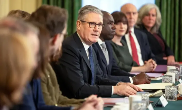 Mblidhet sot kabineti, Starmer nën presion për dorëheqje, përballet me ministrat