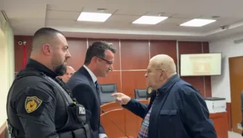 Me 13 akuza mbi shpinë për korrupsion, Veliaj përdor artistët për show, i rreshton tek Administrativja