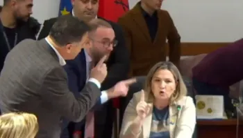 “Me delëri nuk vihet në pushtet”, Flutura Açka thumbon demokratët pas marrëveshjes me PS