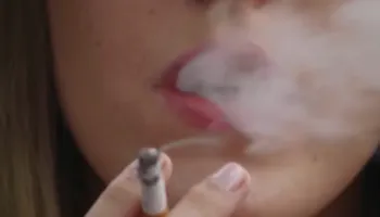 “Me dhunë nuk ndalohet duhani”, ekspertët kërkojnë ndërgjegjësim dhe edukim