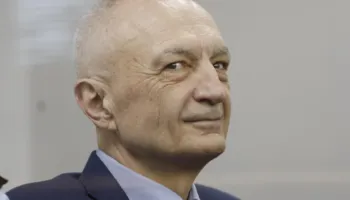 “Më duhen 200 mijë”, Meta sqaron mesazhin me Ismailajn për dosjen e CEZ-DIA: Eurot ekzistojnë vetëm në…