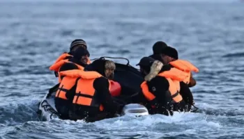Me gomone drejt Britanisë! Mbi 200 mijë persona kaluan Kanalin Anglez në 8 vite