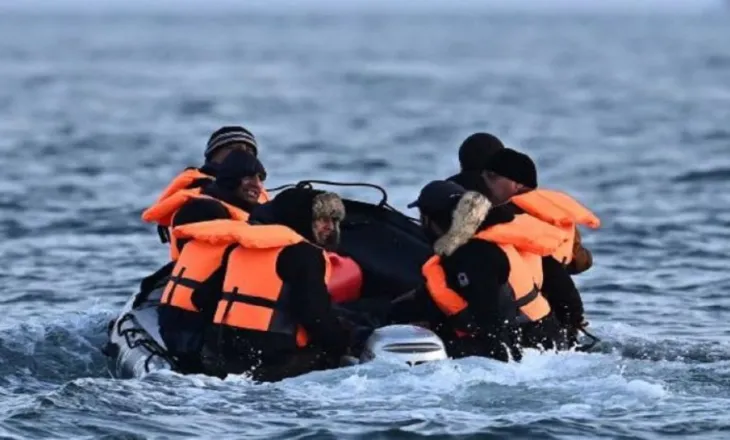 Me gomone drejt Britanisë! Mbi 200 mijë persona kaluan Kanalin Anglez në 8 vite