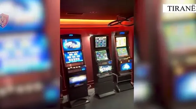 Me makineta lojërash e tavolina pokeri, zbulohet në Tiranë lokali i kthyer në kazino! Arrestohet administratori