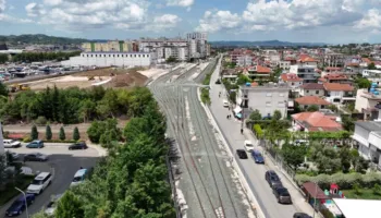 Me tren në vitin 2027. Rijetëzohet hekurudha e vjetër Tiranë-Durrës, kushte moderne dhe shpejtësi 120 km/h