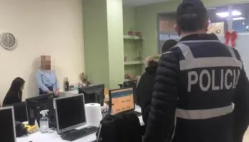 Media greke ‘zbërthen’ skemën e funksionimit të call center-ave me bazë në Tiranë: Si rrjeti përfitoi 50 mln euro