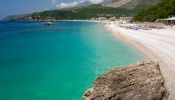 Media italiane: Plazhet si “kartolinë”, arsyeja pse duhet të shkosh në Himarë