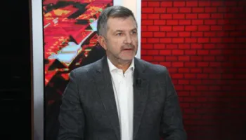 Mediat fshehin skandalet e pushtetit’/ Bushati: Dosjet ‘5D’, Balluku dhe AKSHI ‘u varrosën’…