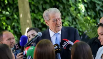 Mega-skandali i vilës së Dumanit/ Berisha: Shpresoj që mediat t’ia paraqesin këto dokumente publikut!
