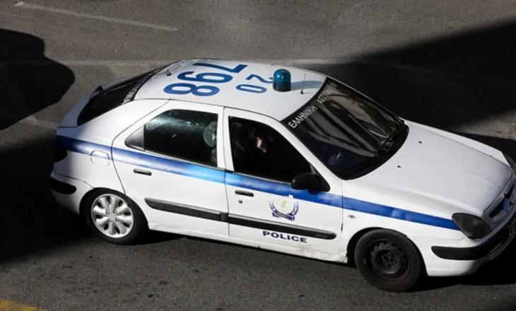 Mendoi se ishin rusë, 32-vjeçari ukrainas sulmon me thikë një familje në Greqi