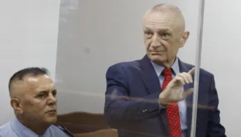 “Meta i ka shkruar Ismailajt ‘më duhen 200 mijë’”, del mesazhi në gjyq, prokurori Kllapi debat me avokatin e ish-Presidentit