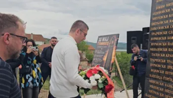 Mickoski nderon dëshmorët, kryeministri i Maqedonisë së Veriut, në Kallamas: Është koha për bashkim