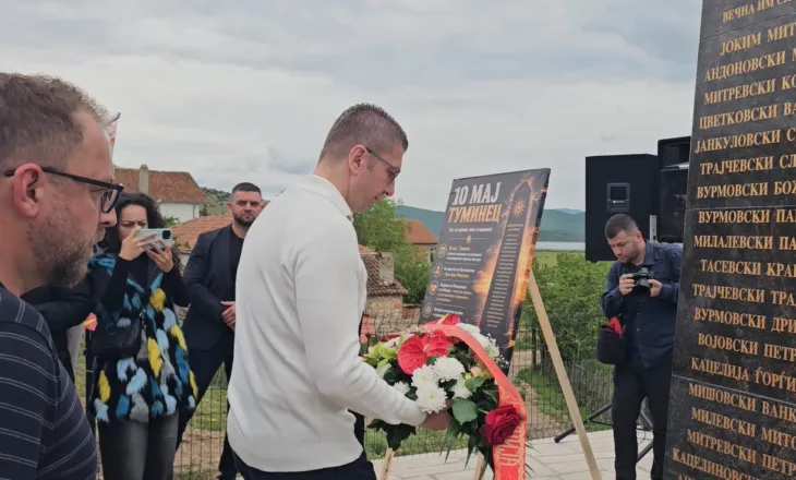 Mickoski nderon dëshmorët, kryeministri i Maqedonisë së Veriut, në Kallamas: Është koha për bashkim