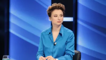 ‘Miliarda për shkolla, fëmijët mësojnë me dy turne’, Xhixho: Arsimi publik po shkatërrohet