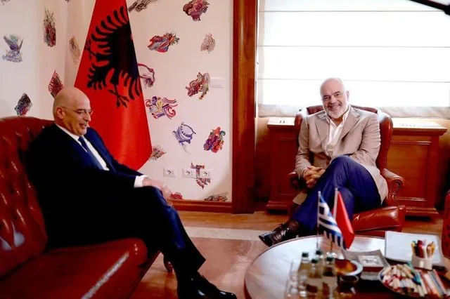 Ministri grek i Mbrojtjes vizitë nesër në Tiranë, axhenda: Nga takimi me Nufin, Ramën e Joanin, tek…