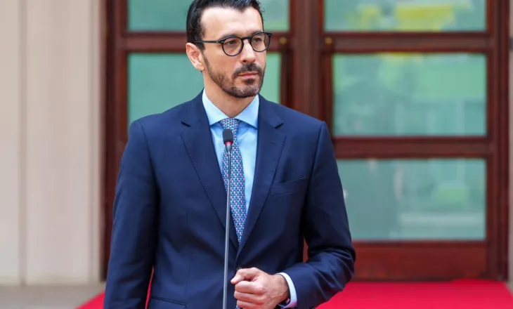 Ministri Karakaçi: Qeveria jep subvencion 50 lekë/ litri për transportin publik