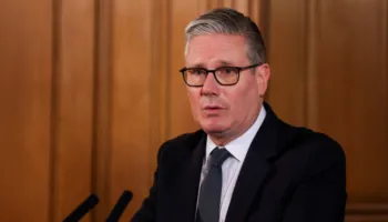 Ministrit britanik i Shëndetësisë dha dorëheqjen, reagon Starmer