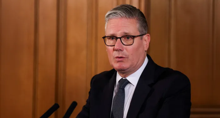 Ministrit britanik i Shëndetësisë dha dorëheqjen, reagon Starmer