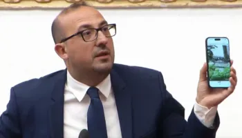 Minjtë po na hanë kalamajtë te Pediatria e Lushnjës”/ Ironia e Korreshit: Na sillni foto të çmallemi me Evis Salën