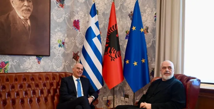 “Minoriteti grek urë miqësie”, Dendias reagon pas takimeve me Ramën dhe Nufin në Tiranë