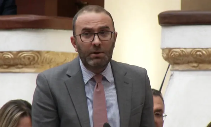 Miratimi i rezolutës për integrimin! PD: Kryeministër karton. Balla: Të mos ta prishim punën