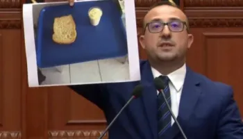 “Mirëmëngjes zonja ministre”/ Korreshi ngre shqetësimet: S’ka alkool e doreza, një copë bukë e një gotë kos në spital